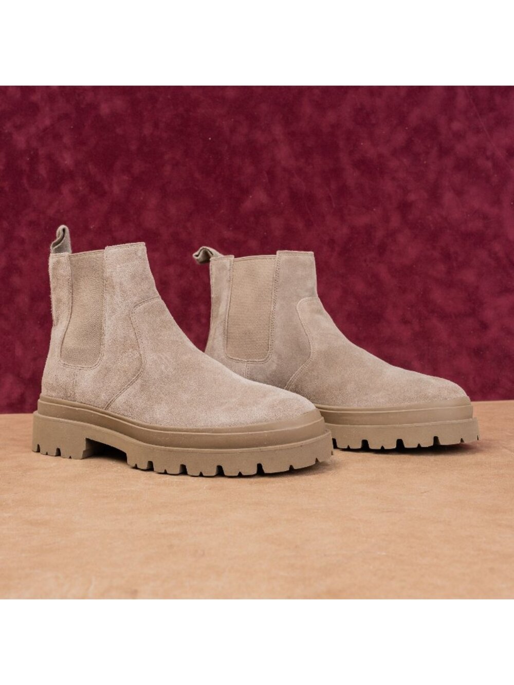 Vince Men Reggio Flint Beige Suede Water Repellent Slip Chelsea Boots 7US EUR40